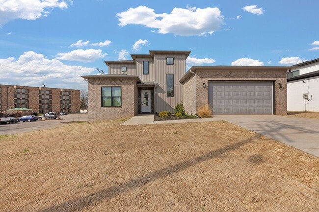 Building Photo - Modern New Construction Home