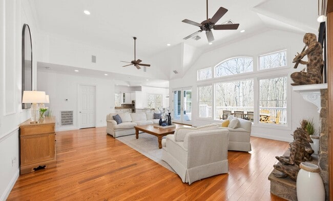 Photo - 9 Sea Farm Ct