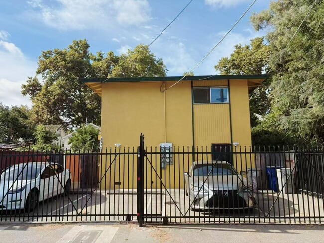 Building Photo - 1219 T St Unit 1219 T St Apt3 Sacramento