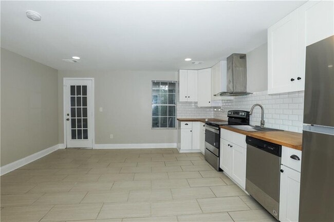 Photo - 6581 Wellington Square