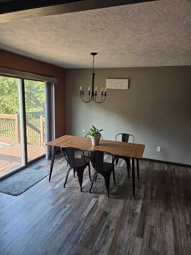 Photo - 320 W 5th St