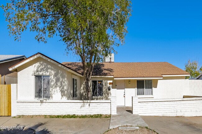Building Photo - 5802 W Berkeley Rd Rental