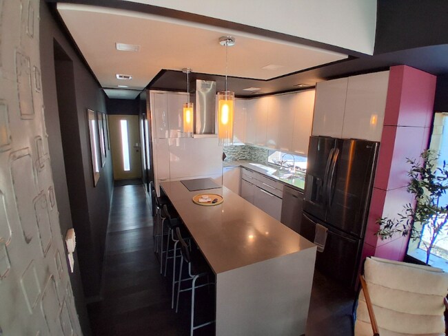 Photo - 603 38th St W