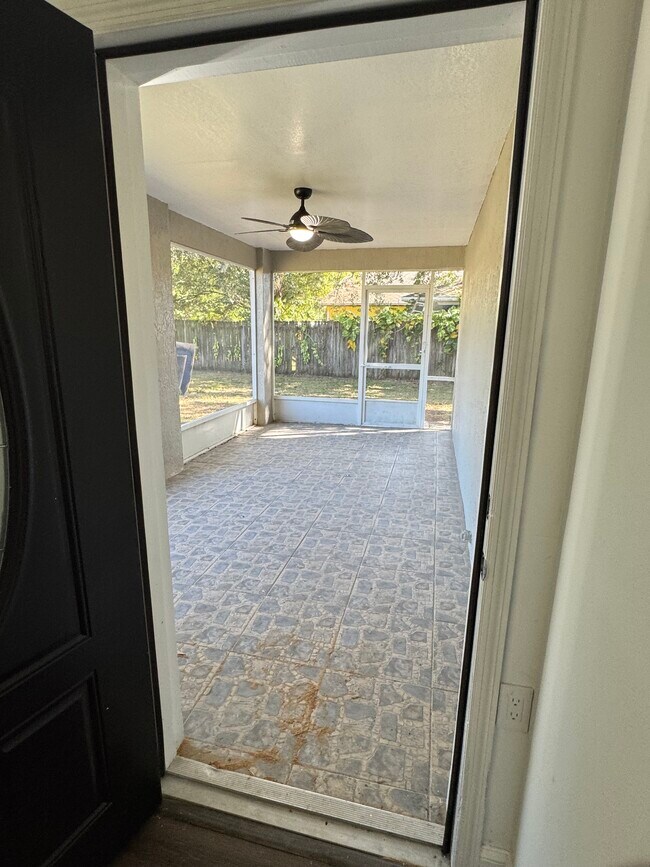 Photo - 611 Seaport Ter SE