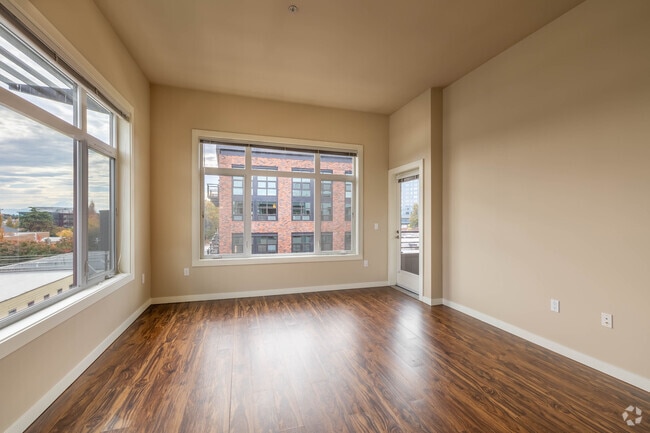 2BR, 2BA - 1,071SF