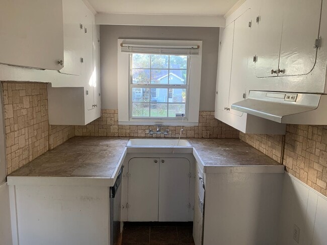 Photo - 233 E Jordan St