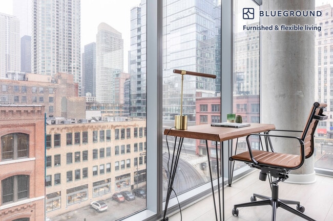 Photo - 311 W Illinois St Unidad FL6-ID150