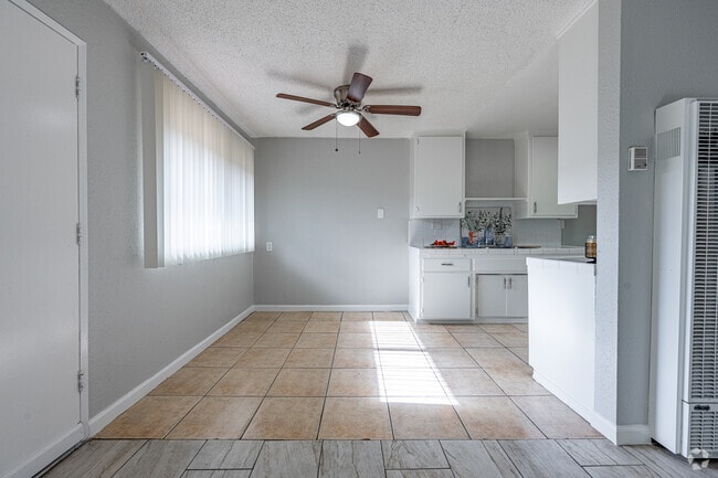 1BR, 1BA - 600SF - Dining Room