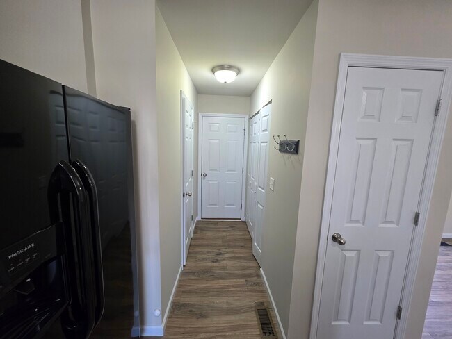 Photo - 318 Countryshire Dr
