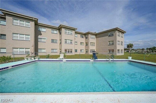 3100 Harbor Blvd Unit 102