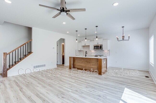 Photo - 8541 W 37th St N