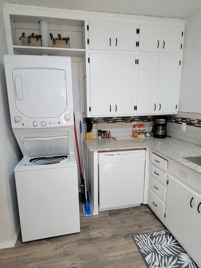 Photo - 515 W 7th Ave