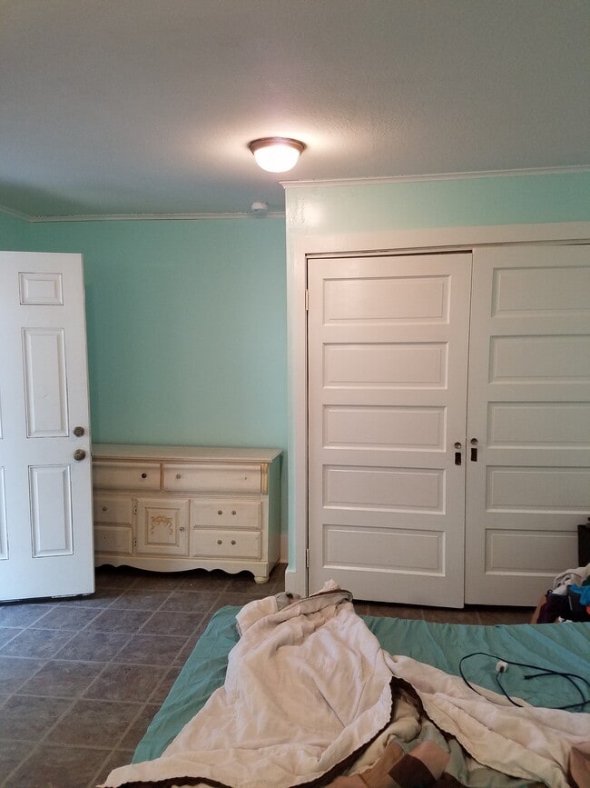 Sala de estar - 305 S Magnolia St Apartamentos