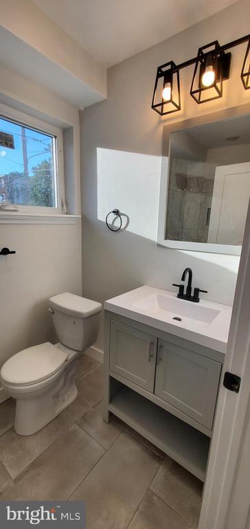 Photo - 536 W Huntingdon St