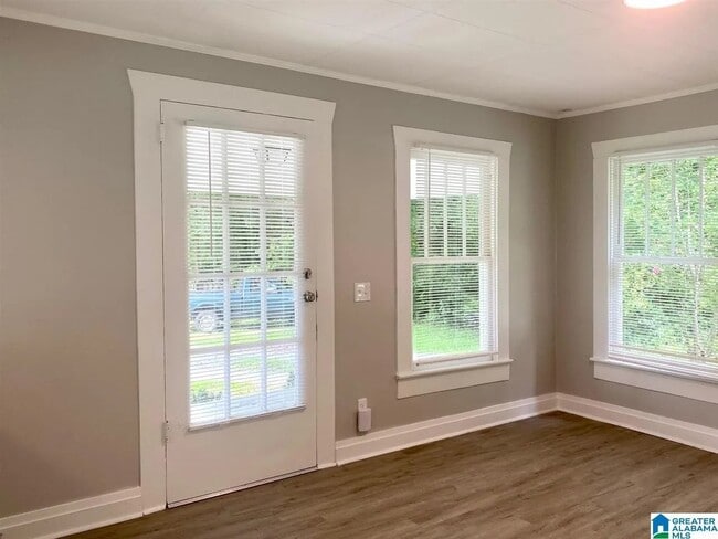 Photo - 917 School Terrace