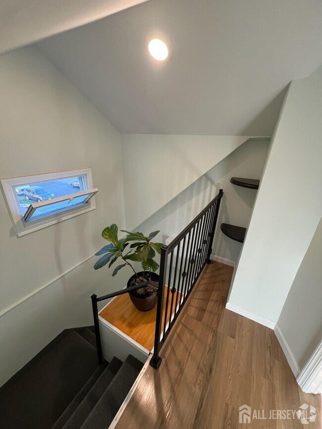 Building Photo - 426 Willow Ave Unit 2 Rental