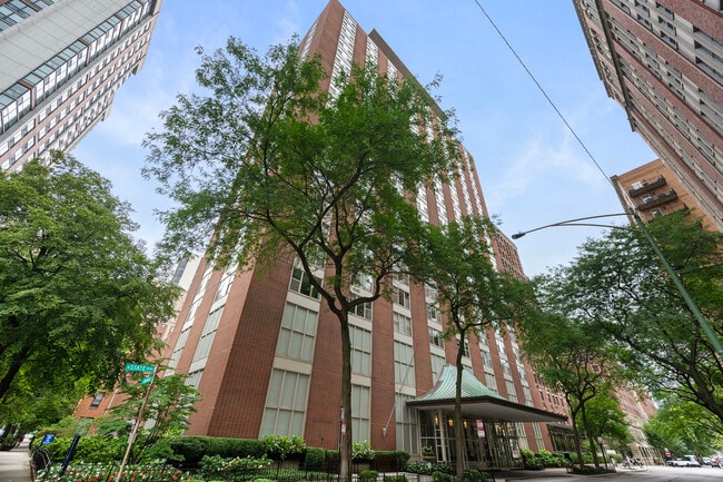 Building Photo - 1325 N State Pkwy Unit 16B Rental