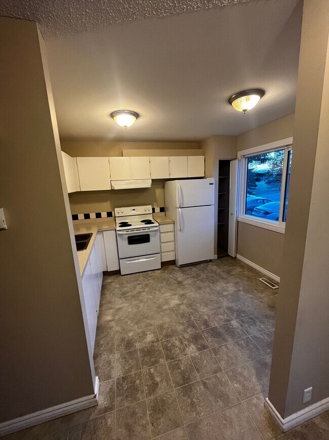 Photo - Townhouse in Crawford/Millwoods Area SE - Half Off 1st Month Rent! Unit 18