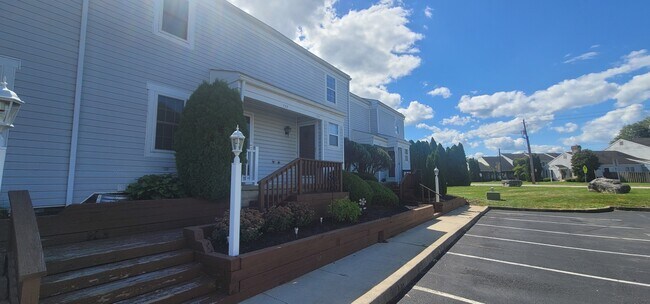 Photo - 727 Old Silver Springs Rd
