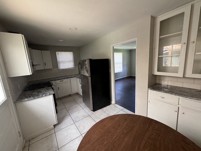 Building Photo - 615 W 34th St Rental