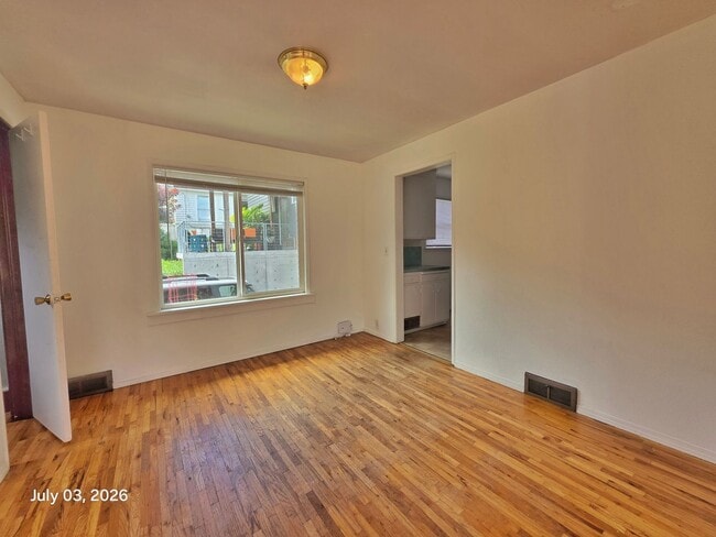 Photo - 2 Bed 1 Bath Upperr unit apartment in a Duplex