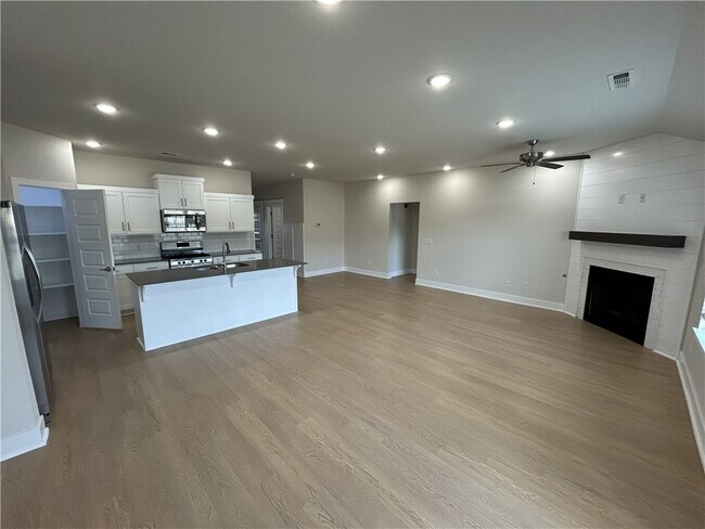 Photo - 510 Wagon Wheel Ave