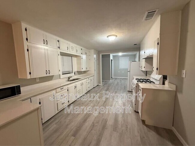 Photo - 227 E Peach St