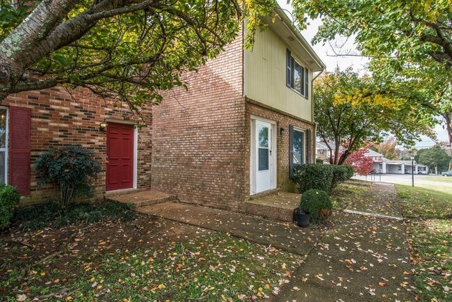 Photo - Coming soon! Nice remodel of townhouse Con...