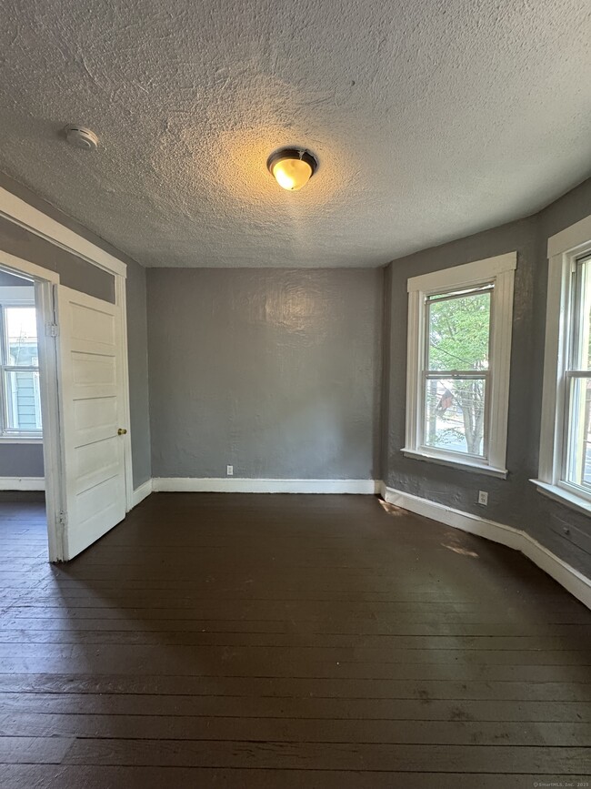 Photo - 57 Bassett St Unit 2