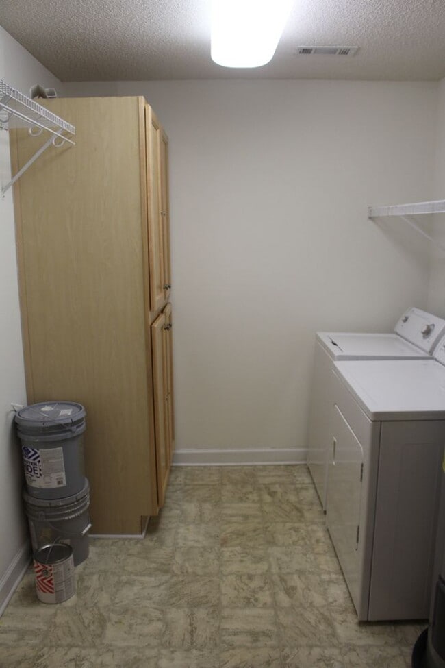 Photo - 611 Harts Cove Way