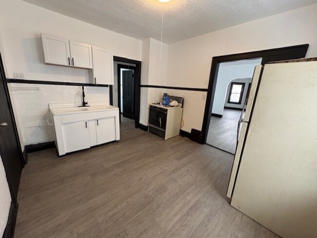 Photo - 3611 E 147th St Unit 1