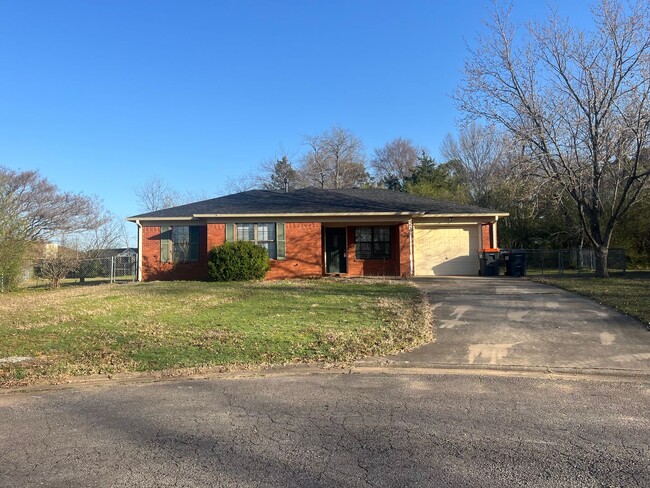 This cozy house features a fenced backyard... - This cozy house features a fenced backyard...