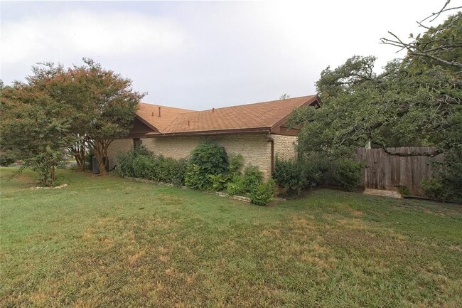 Photo - 400 Deepwood Dr