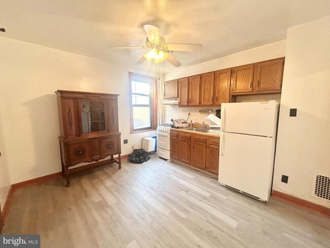 Photo - 148 N 21st St Apartment Unit 6
