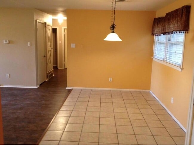 Photo - 5221 41st St