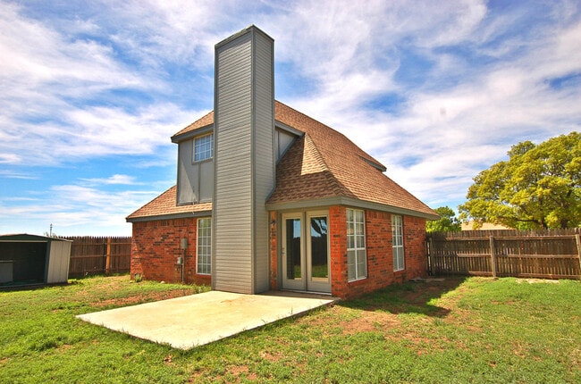 Photo - Available to Pre-Lease! Recently Updated 3 Bedroom!