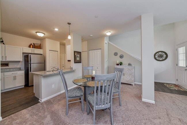 Photo - 1263 Comiskey Ave