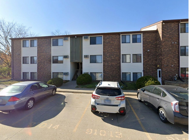 Building Photo - 912 Benton Dr Unit 12