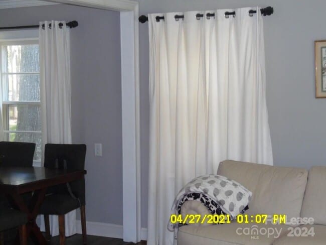 Photo - 721 E Sharpe St