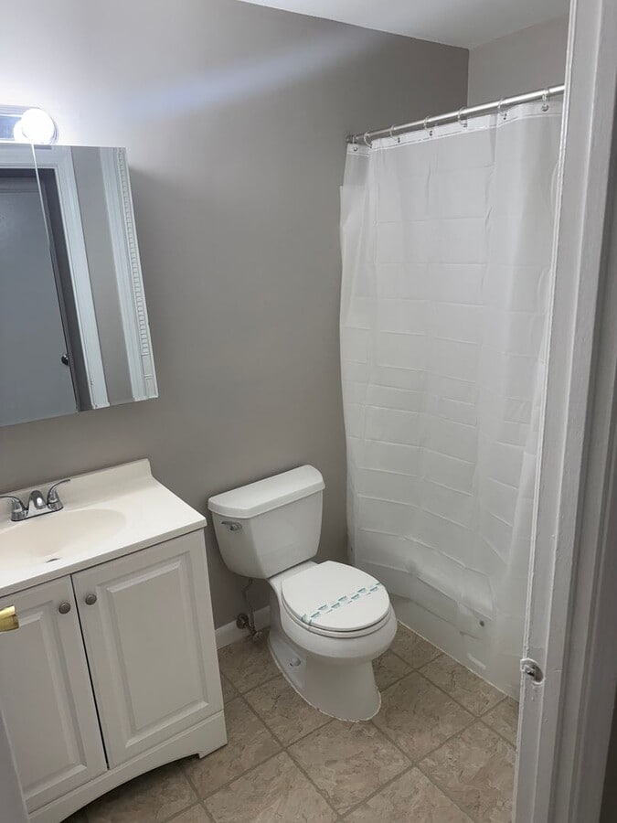 Photo - Spacious 1 Bed - 1 Bath Apartment in Crans... Unit 433 Oaklawn Ave  322