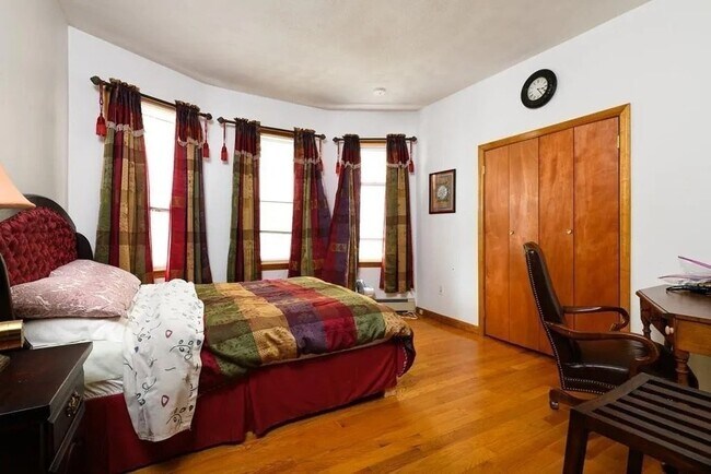 Photo - 469 Windsor St Unit 1