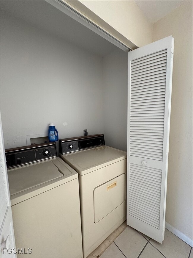 Building Photo - 1005 SW 48th Terrace