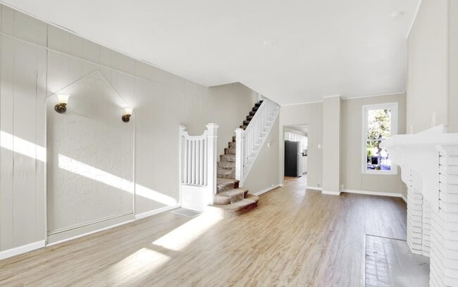 Photo - Bright 5 Bedroom, 1.5 Bath Home!