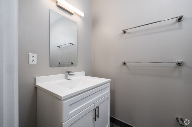 2BR, 1.5BA - 890SF - Half Bath