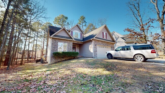 Building Photo - 4 Bedroom, 2 1/2 Bath Home in Carolina Lakes