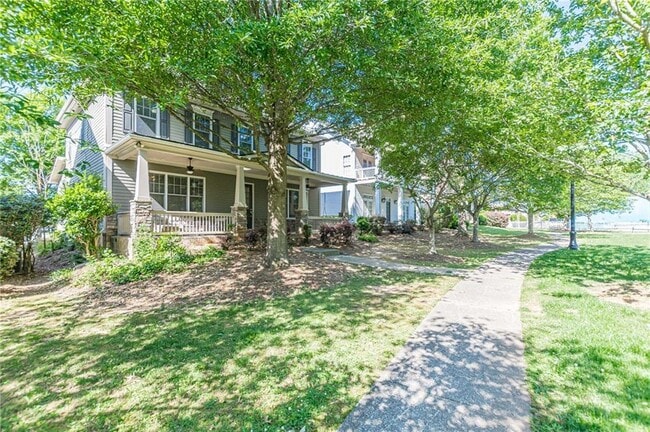 Photo - 1645 Woodward Way