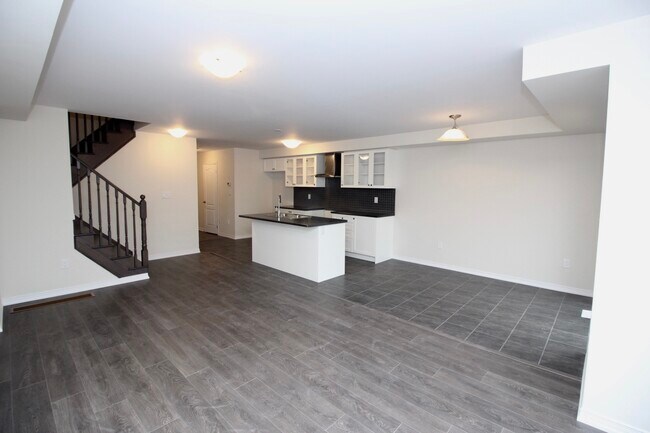 Photo - 190 Esther Cres