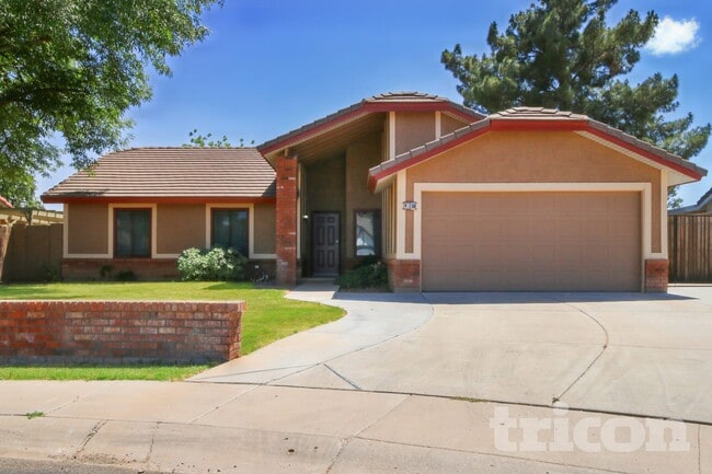 Building Photo - 413 E Merrill Ave