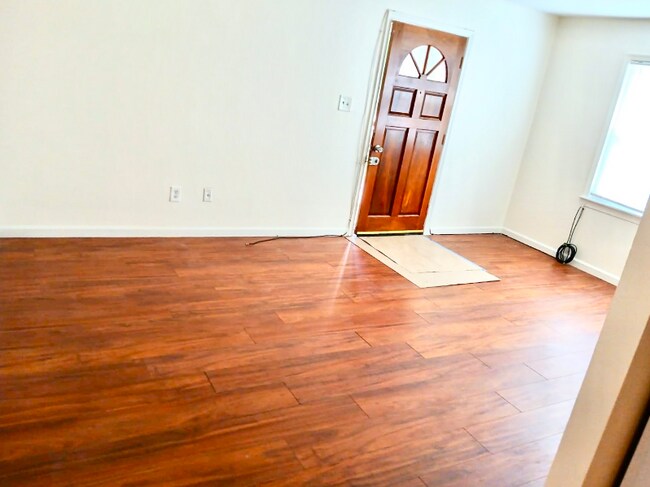 Photo - 5001 North Capitol St NE Unidad 1