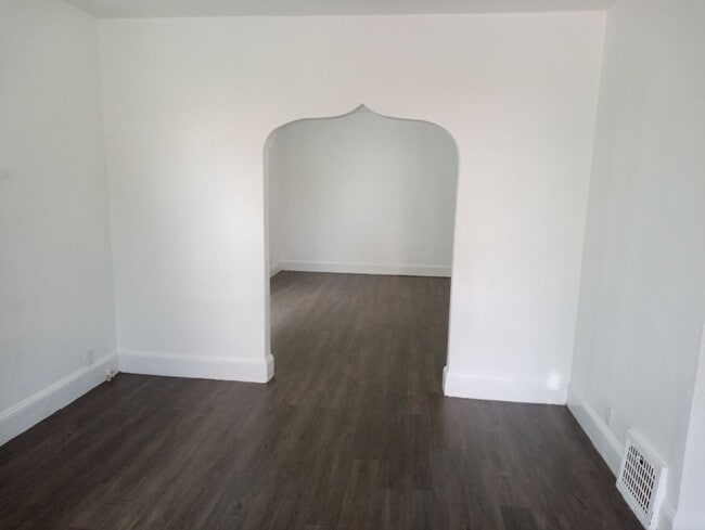 Photo - 422 Dexter St